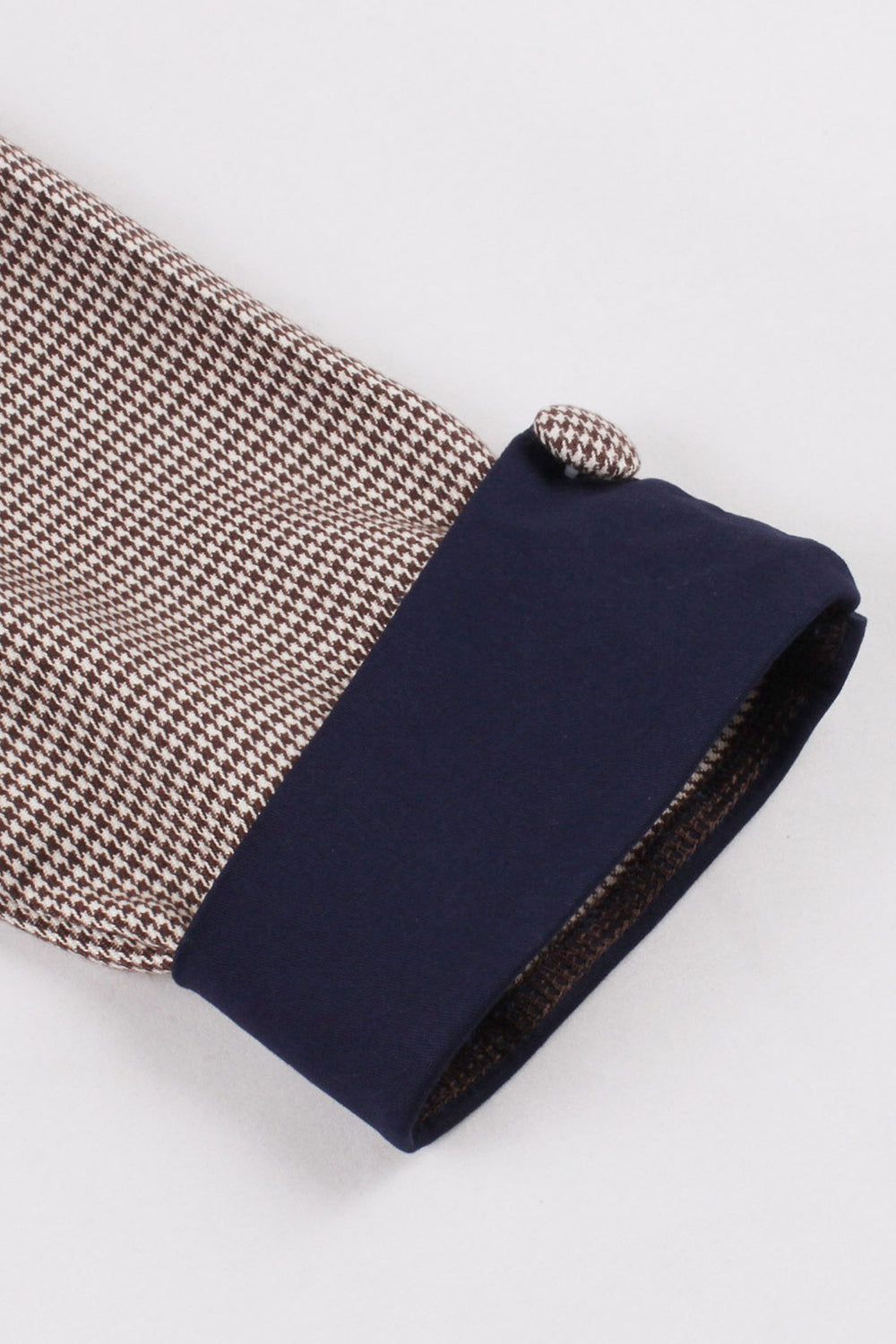 Granatowa sukienka z długimi rękawami w pepitkę z długimi rękawami z 1950 roku