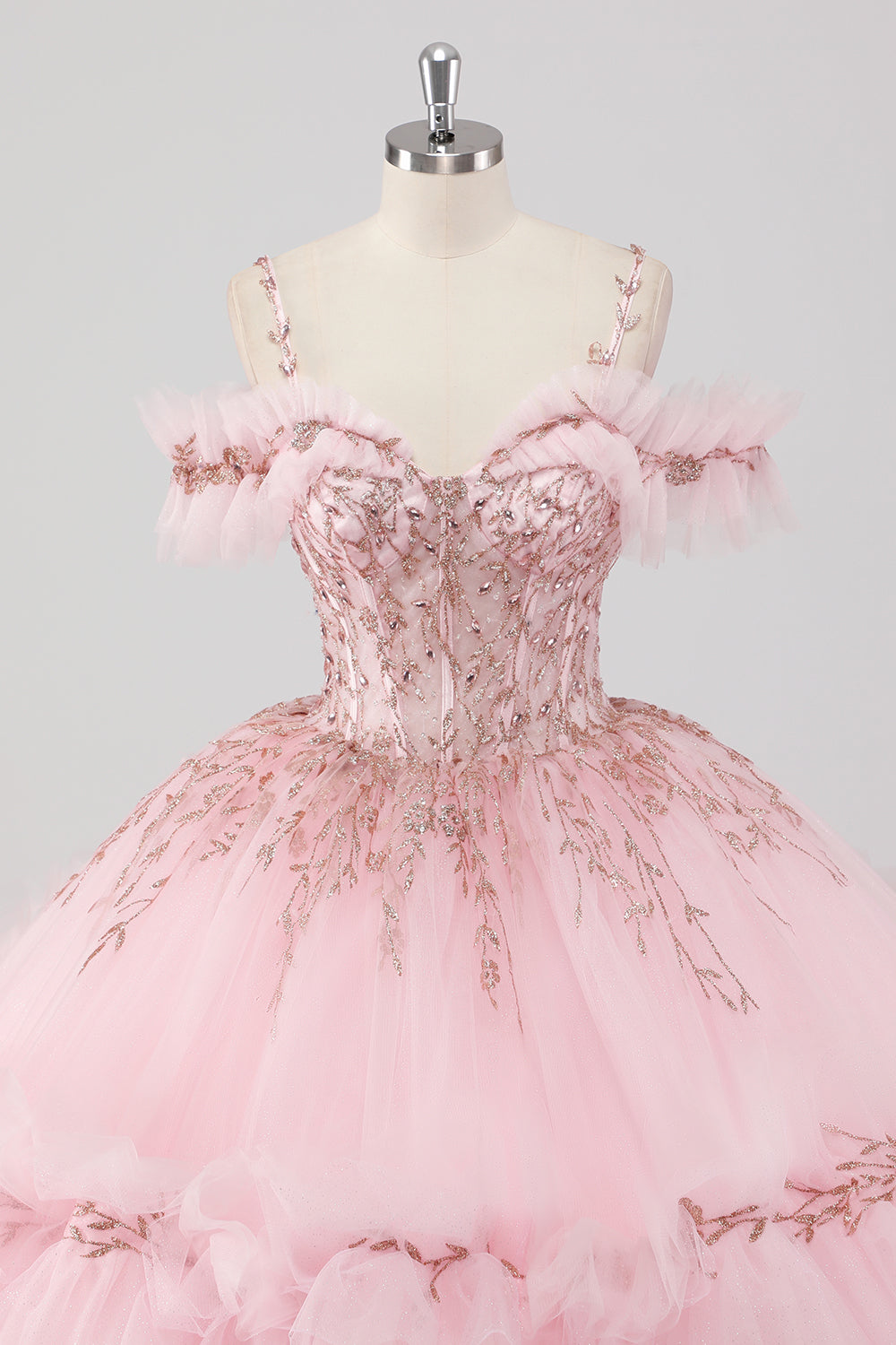Księżniczka Róż Suknia Balowa Zimne Ramię Falbany Tiulowa Sukienka Quinceanera z cekinowym haftem