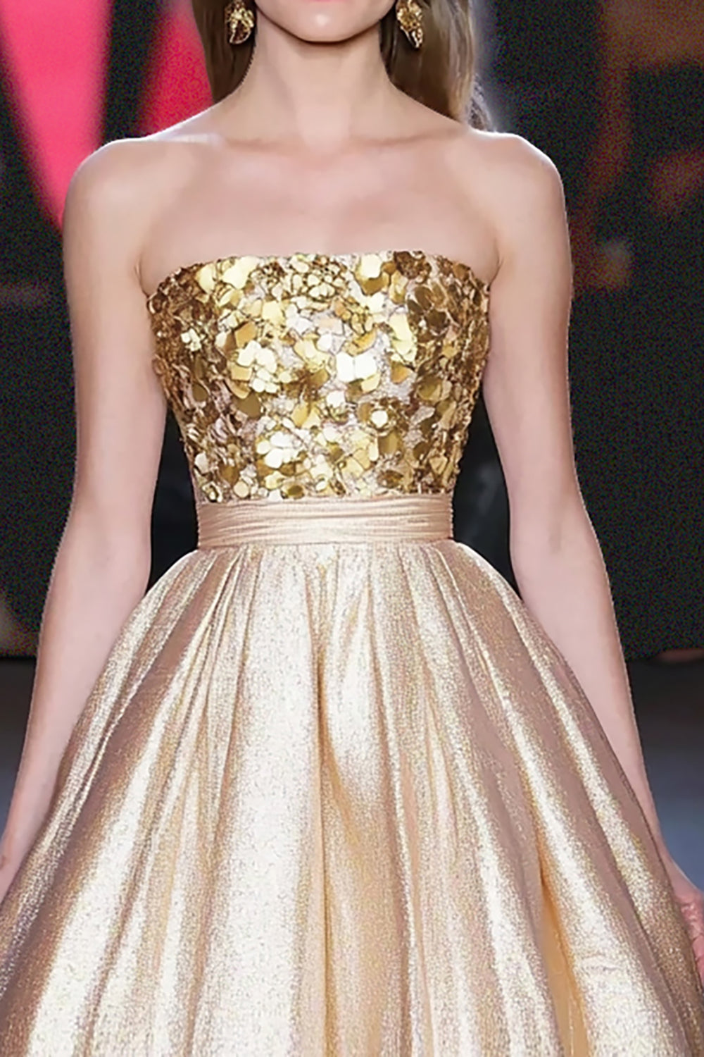 Błyszcząca złota cekinowa sukienka galowa z cekinami metaliczna satynowa