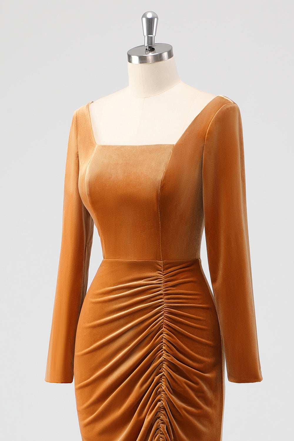 Brązowa płaszczowa aksamitna aksamitna sukienka z długimi rękawami z kwadratowym dekoltem