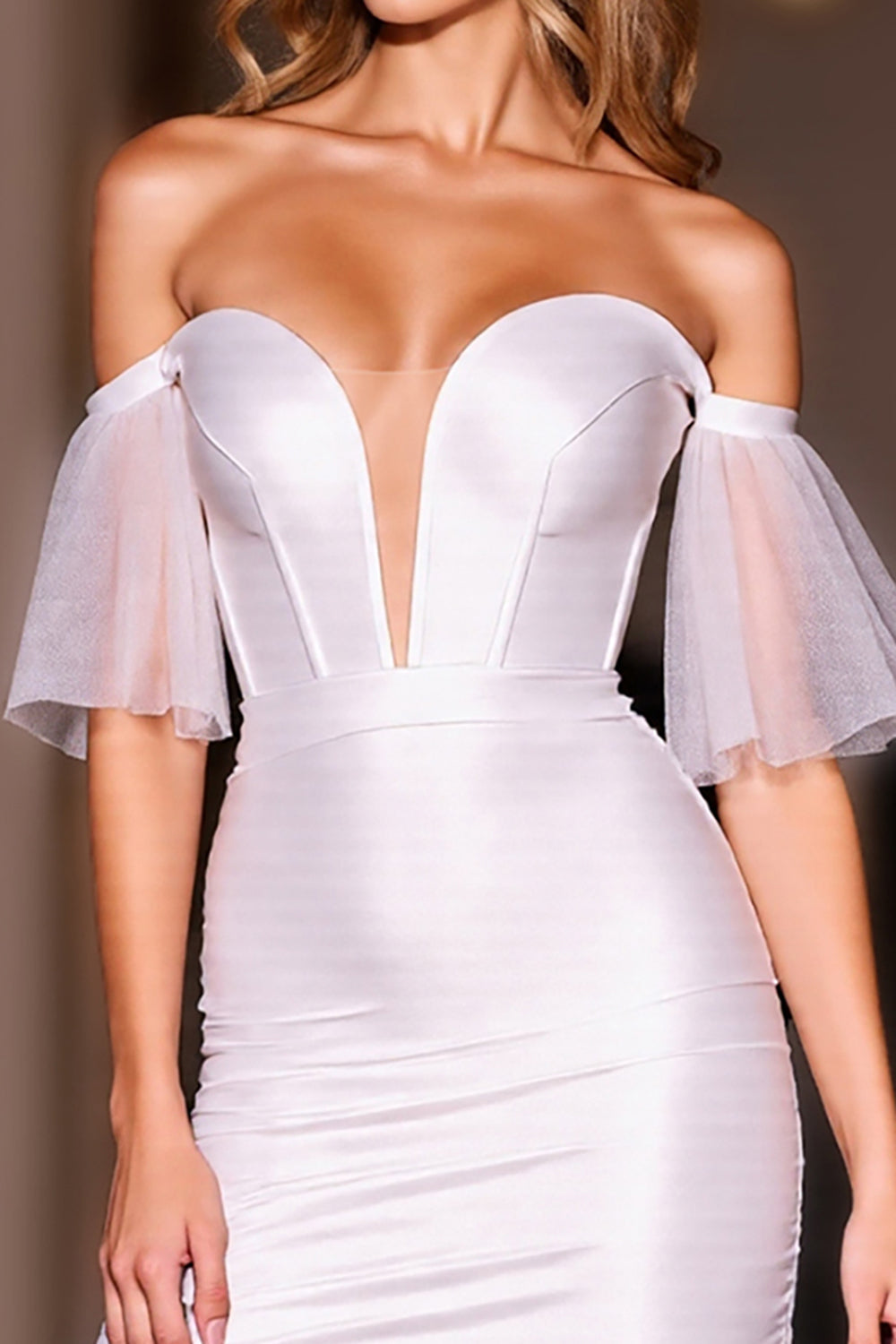 Biała sukienka Bodycon Bodycon Z Odkrytymi Ramionami