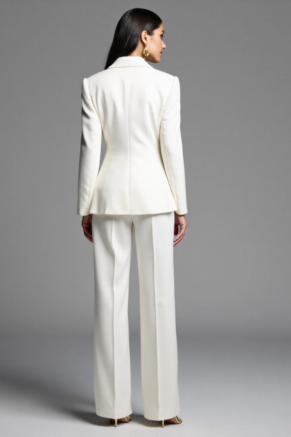 Biały 2-częściowy dwurzędowy garnitur z klapami z karbowanymi klapami