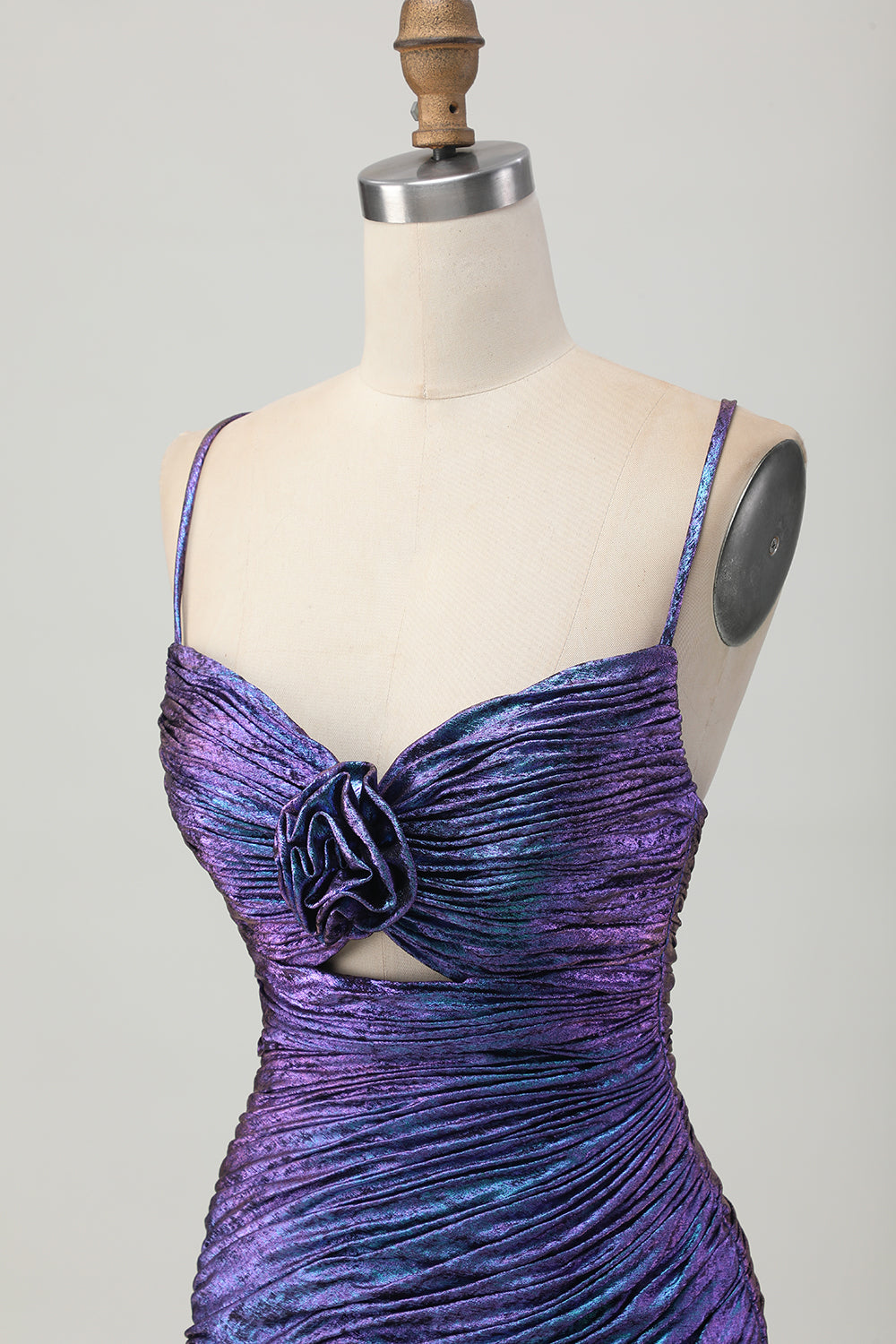 Metaliczna niebiesko-fioletowa sukienka z wycięciem bodycon z falbankami