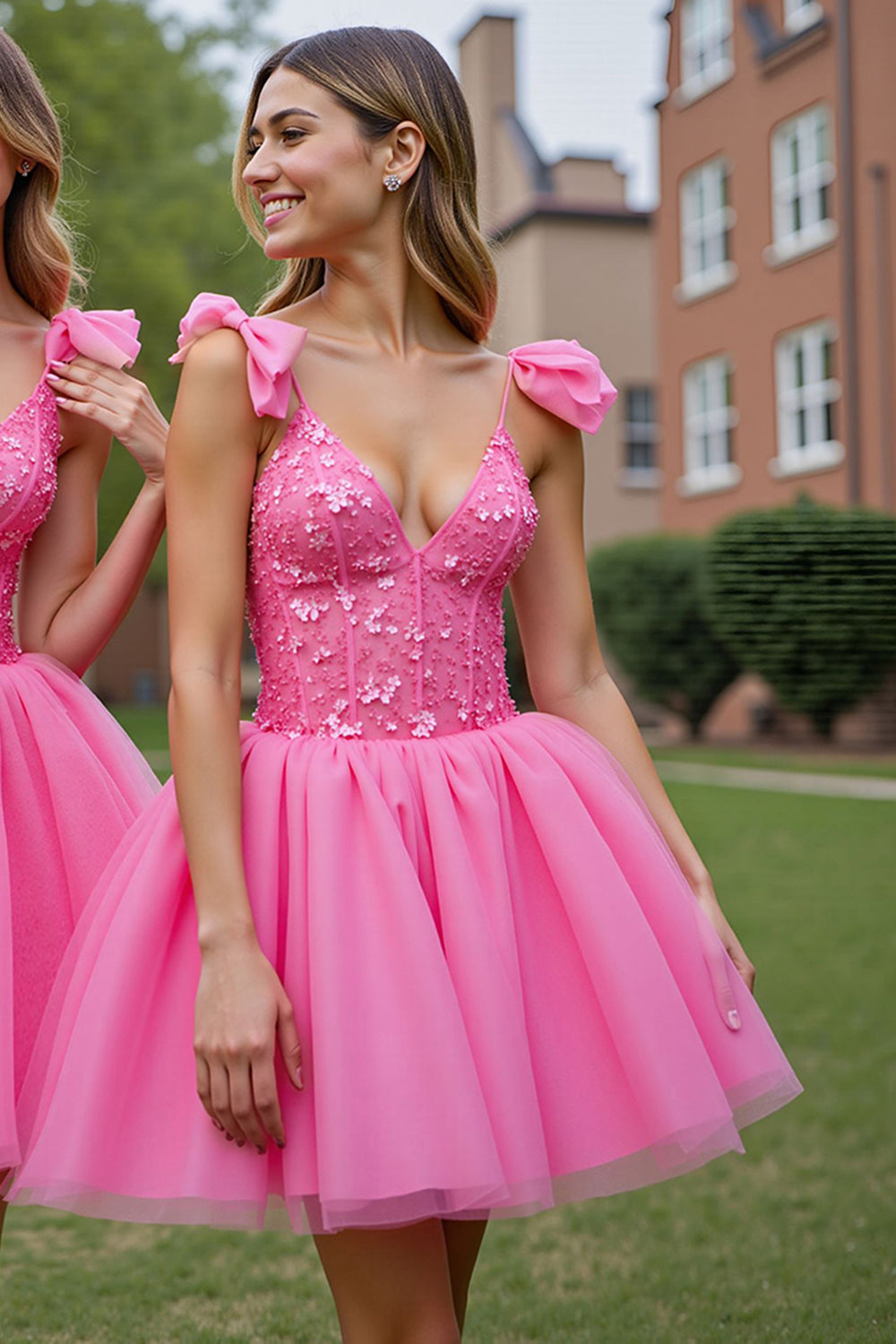 Gorset z głębokim dekoltem w szpic Liliowy tiul Krótka sukienka na powrót do domu z aplikacjami