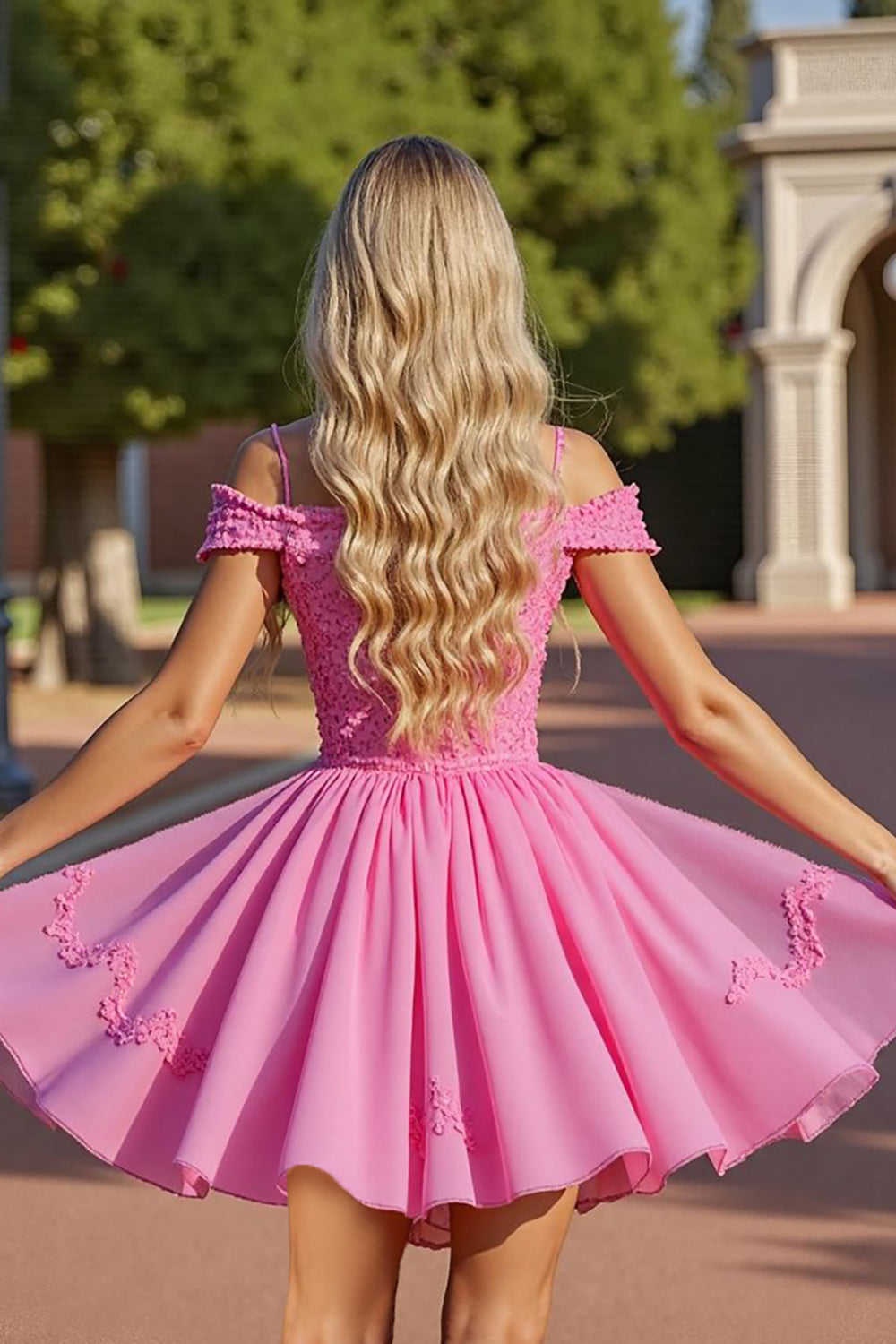 Różowa gorset z zimnym ramieniem krótka sukienka na powrót do domu z aplikacjami