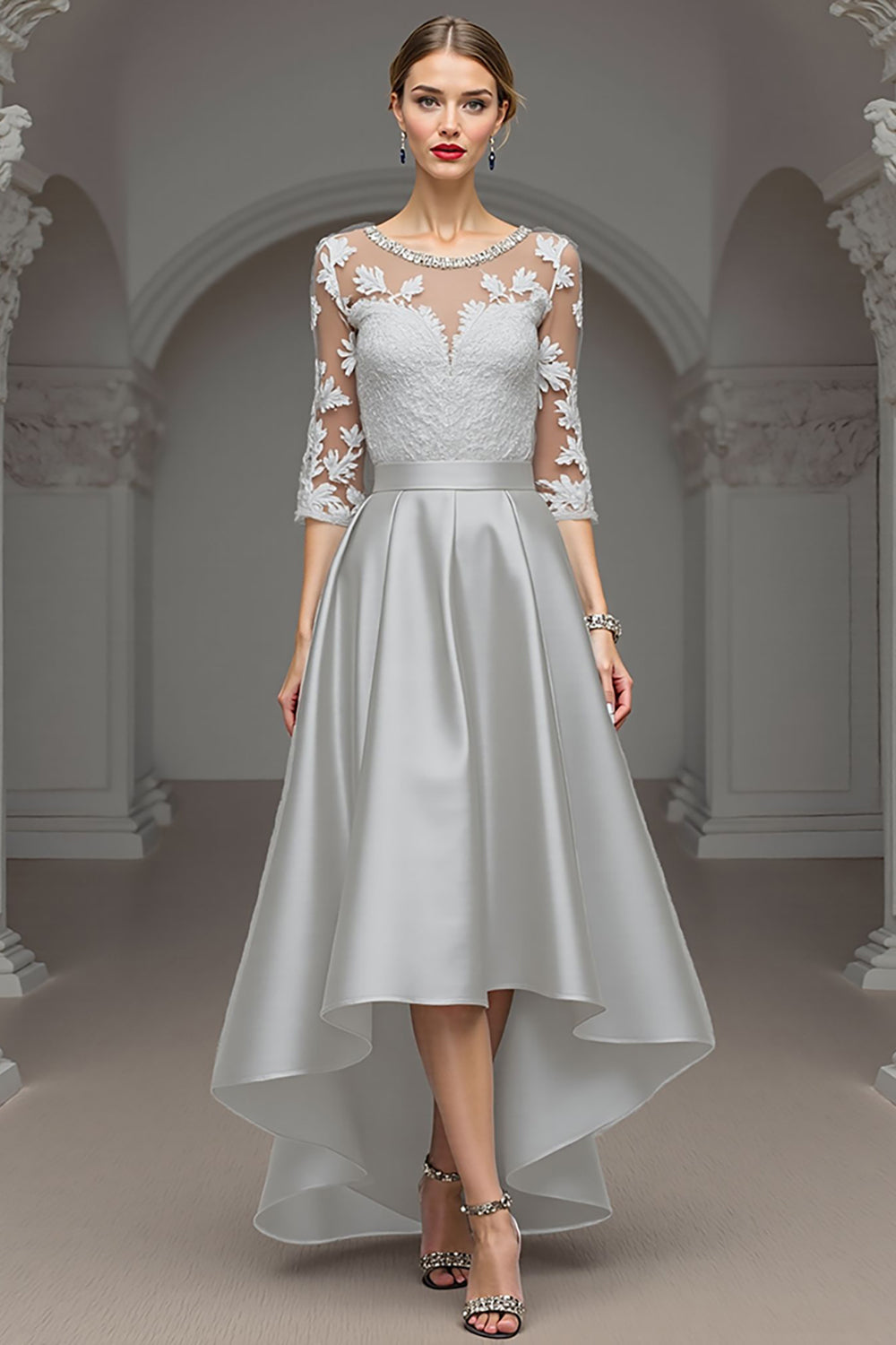 Granatowa sukienka z matką panny młodej z wysokimi niskimi podeszwami z aplikacjami