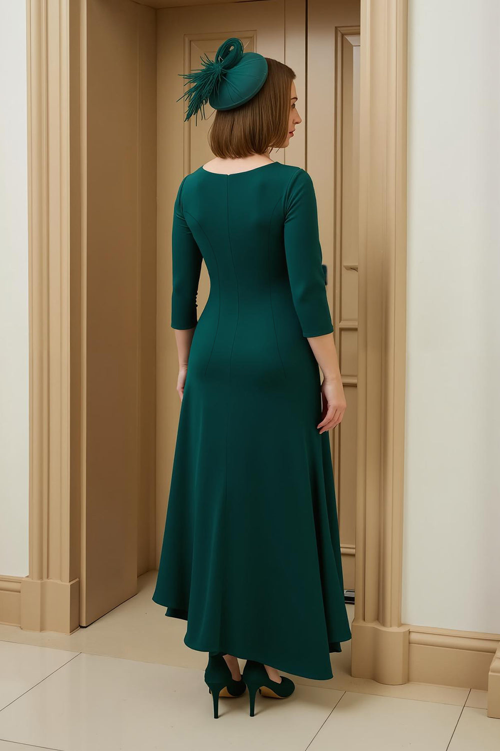 Bordowa sukienka dla gości weselnych z dekoltem w stylu bateau z wysokim tonem