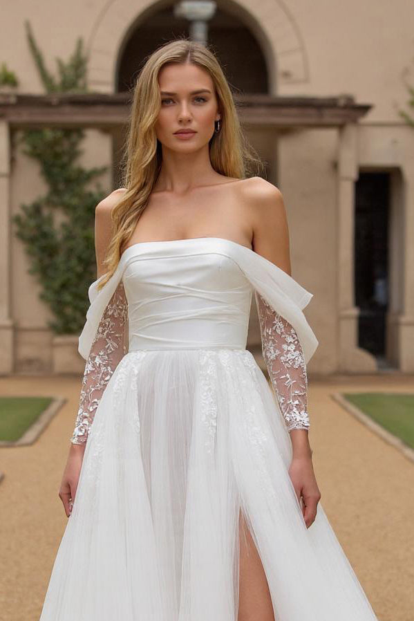 Kość słoniowa Linia Off The Shoulder Ruched Court Train Suknia ślubna z koronkowymi aplikacjami