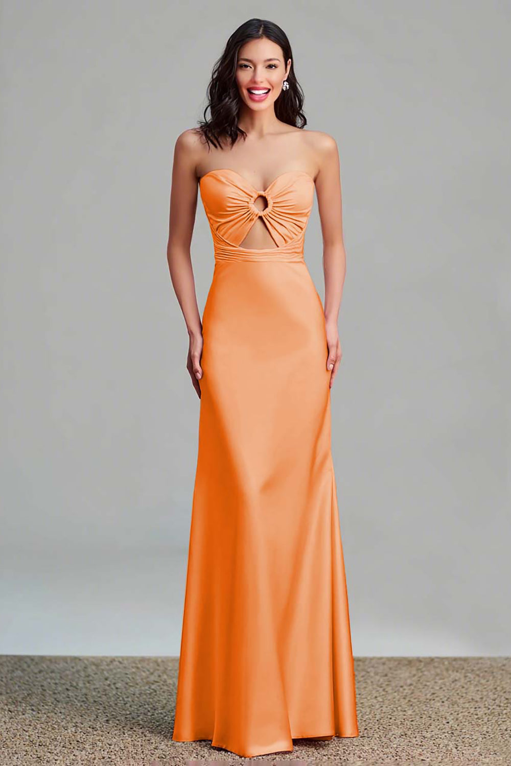 Różowa Satynowa Z Wycięciem Na Płaszczu Długa Sukienka Wizytowa Bez Ramiączek