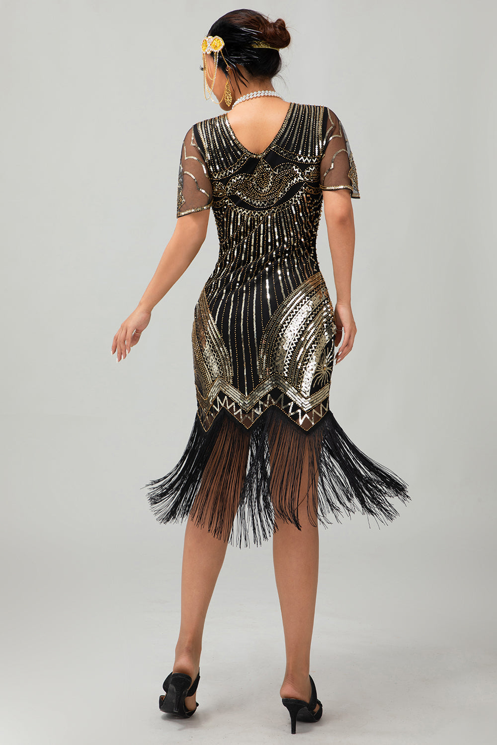 złota cekinowa sukienka bodycon z lat 1920. z frędzlami