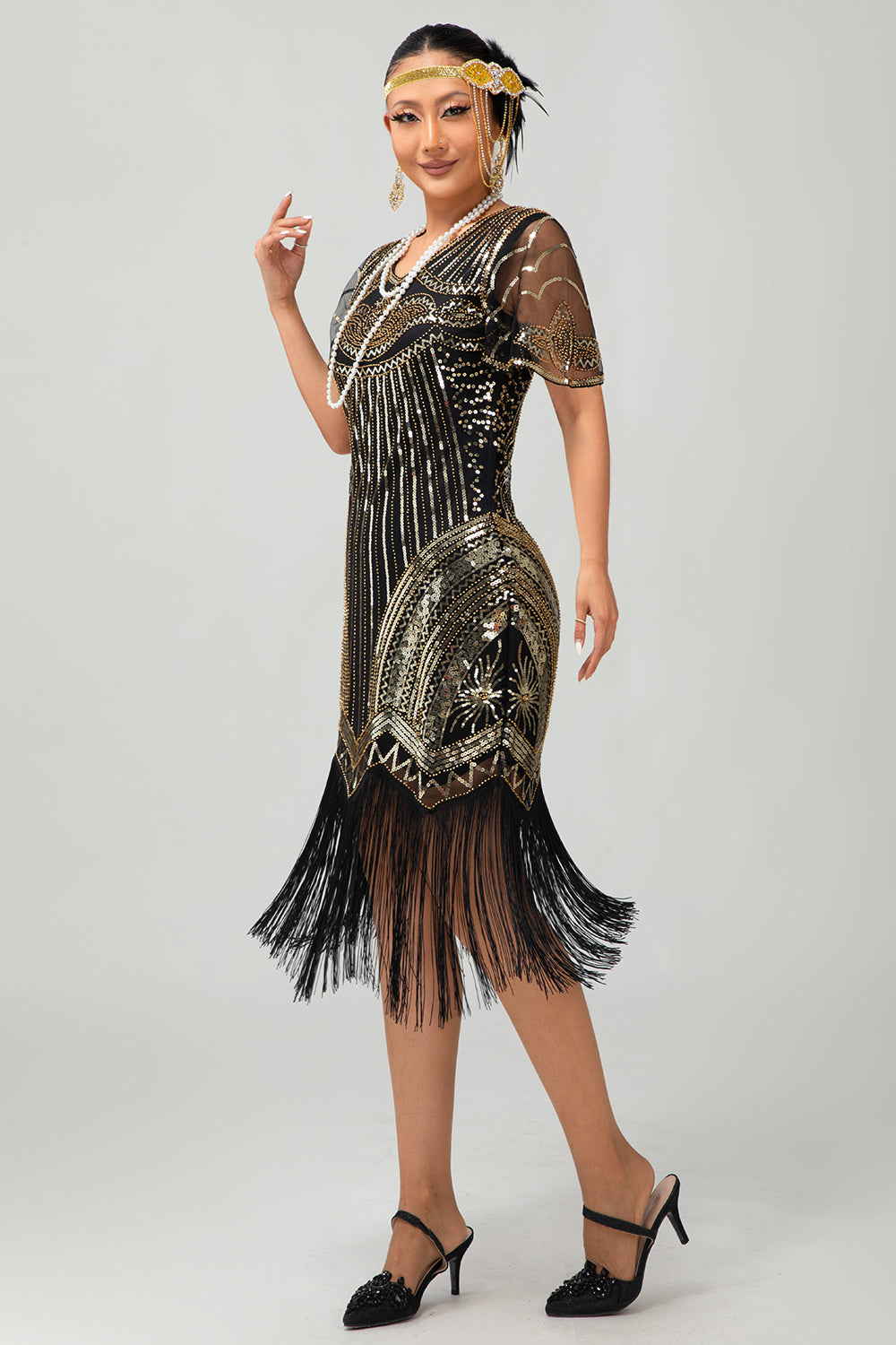 złota cekinowa sukienka bodycon z lat 1920. z frędzlami