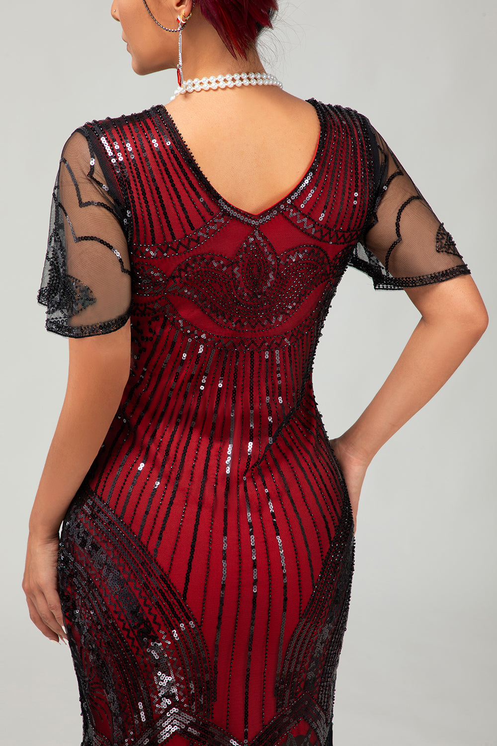złota cekinowa sukienka bodycon z lat 1920. z frędzlami