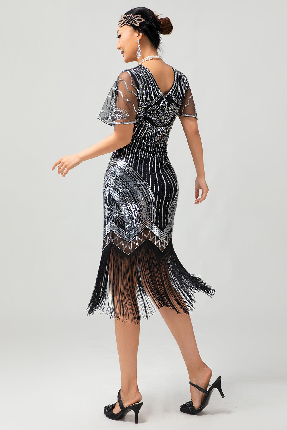 złota cekinowa sukienka bodycon z lat 1920. z frędzlami