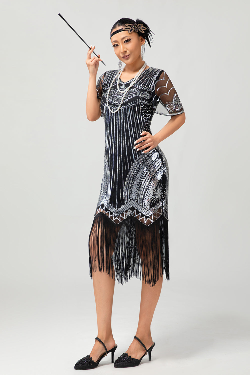 Czarno-srebrna cekinowa sukienka z dekoltem w szpic Bodycon 1920s z frędzlami