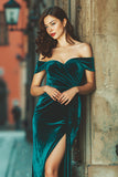 Peacock Green Off The Shoulder Aksamitna Pochwa Długa Sukienka Druhny Z Rozcięciem