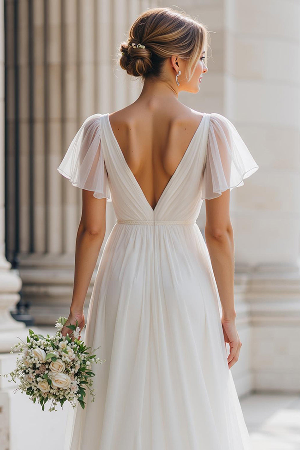 Ivory V-Neck A Line Suknia Ślubna Z Krótkim Rękawem