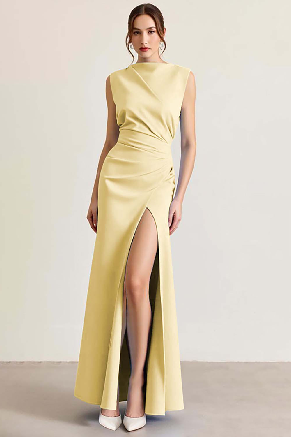 Błękitna formalna sukienka z marszczeniami i rozcięciem