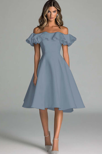 Zakurzony Błękit Odkrytymi Ramionami Satynowa Krótkie Sukienka na Półmetek z Falbankami