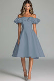 Zakurzony Błękit Odkrytymi Ramionami Satynowa Krótkie Sukienka na Półmetek z Falbankami