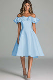 Zakurzony Błękit Odkrytymi Ramionami Satynowa Krótkie Sukienka na Półmetek z Falbankami