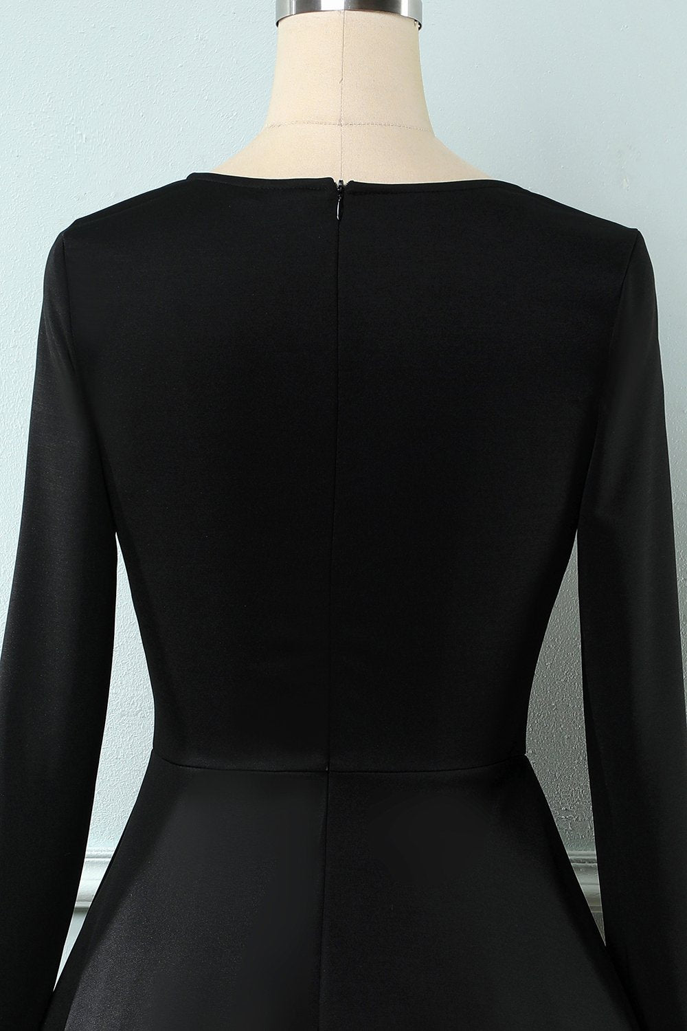 Sukienka w kratę z długim rękawem