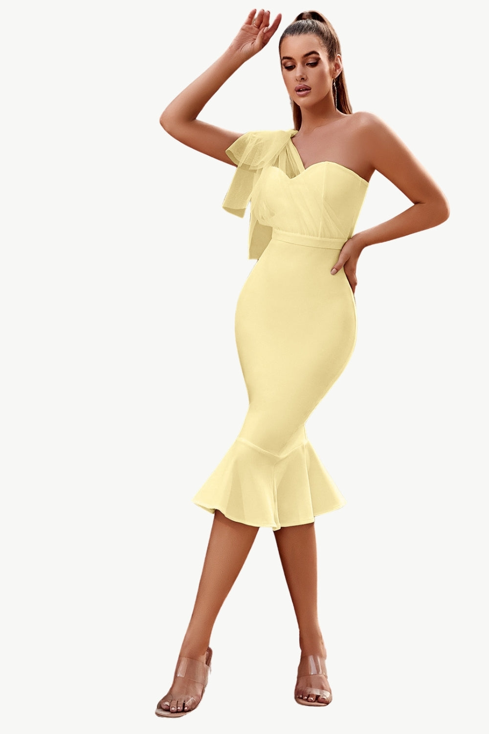 Różowa Sukienka Koktajlowa Midi Syrenka Na Jedno Ramię