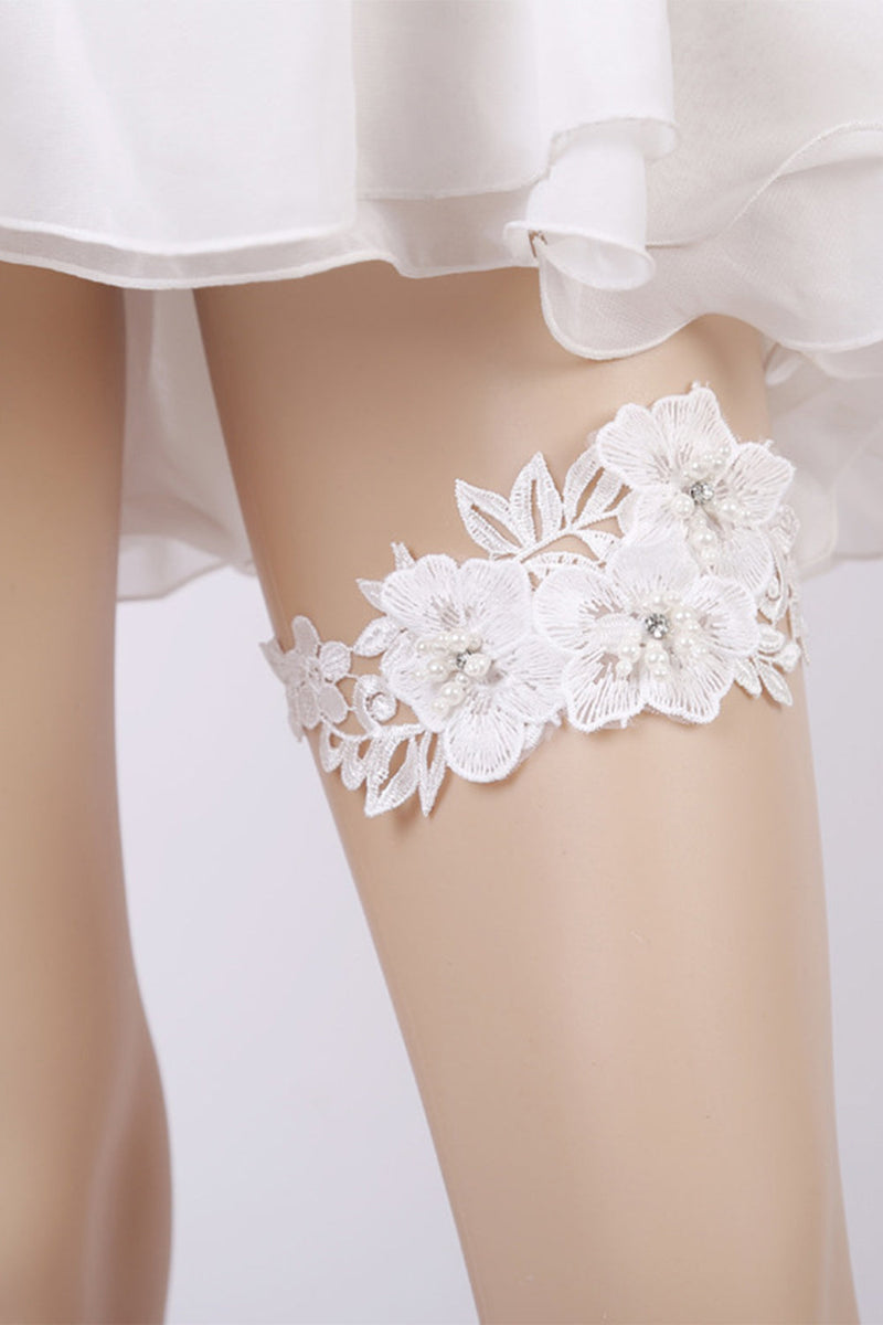 Załaduj obraz do przeglądarki galerii, Białe koronkowe kwiaty Koralikowa podwiązka ślubna