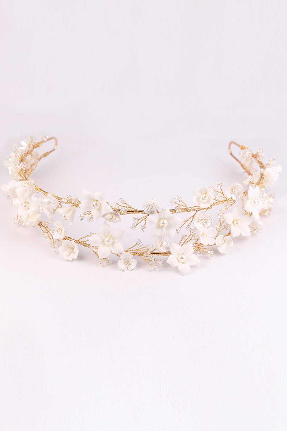 Białe kwiaty Nakrycia głowy ślubne