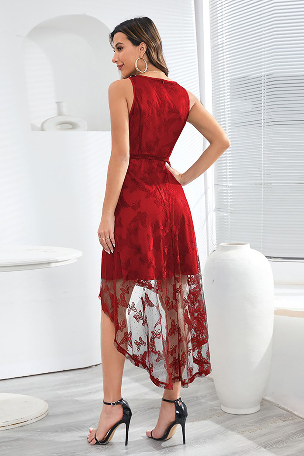 Wysoka Niska Okrągła Koronkowa Sukienka Z Okrągłym Dekoltem Z Paskiem