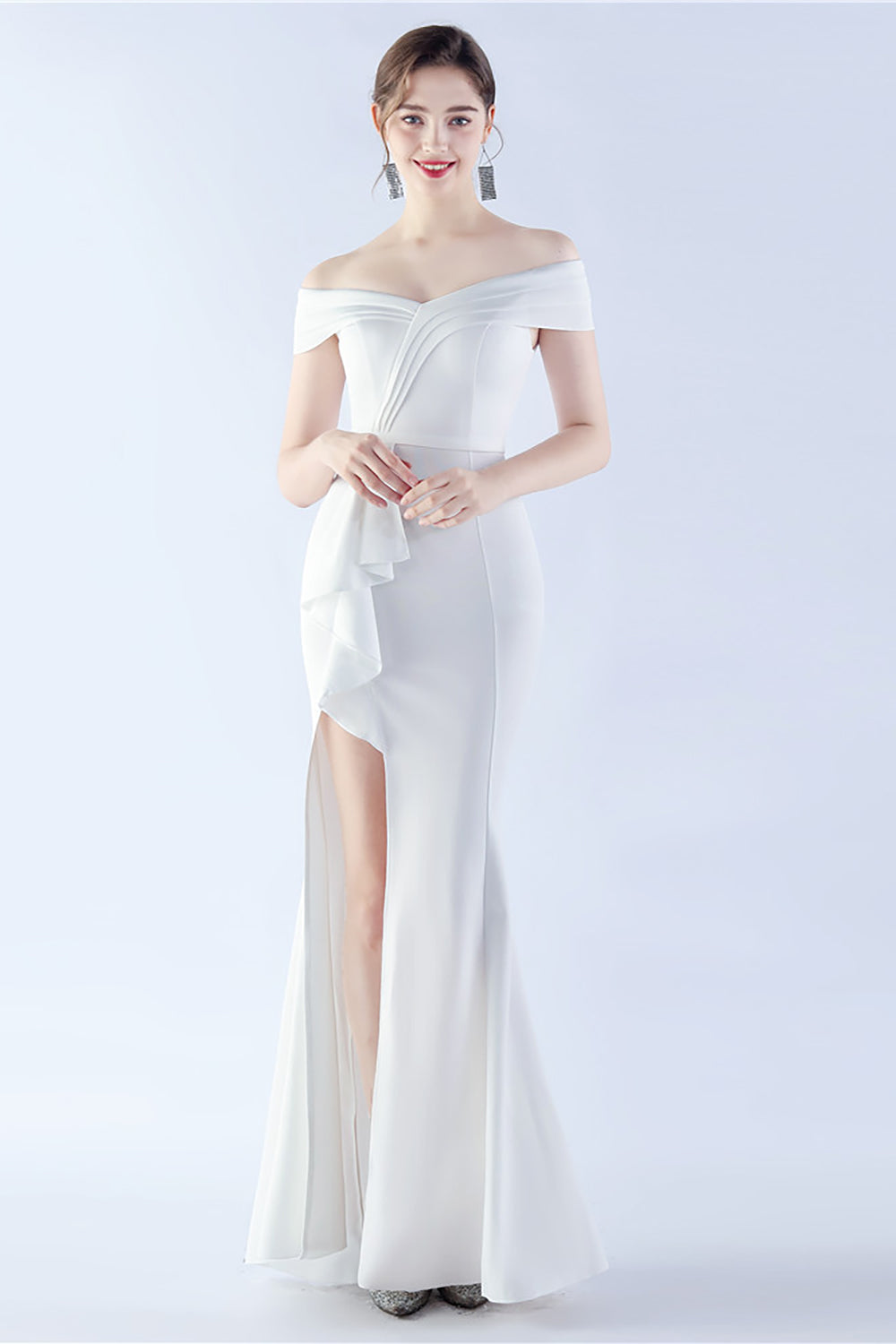 Granatowa Sukienka Wizytowa Z Krepy Z Odkrytymi Ramionami I Rozcięciem