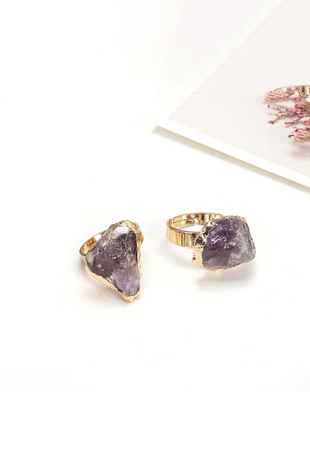 Różowy kamienny pierścień