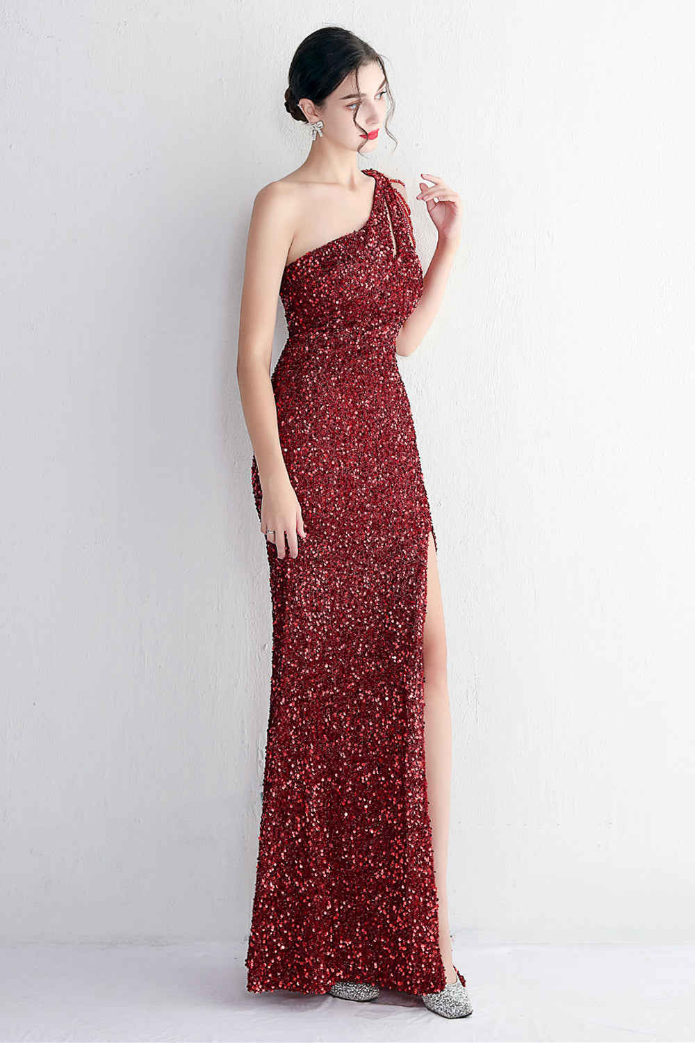 Czarna Cekinowa Syrenka Sukienki Na Studniówke Z Rozcięciem