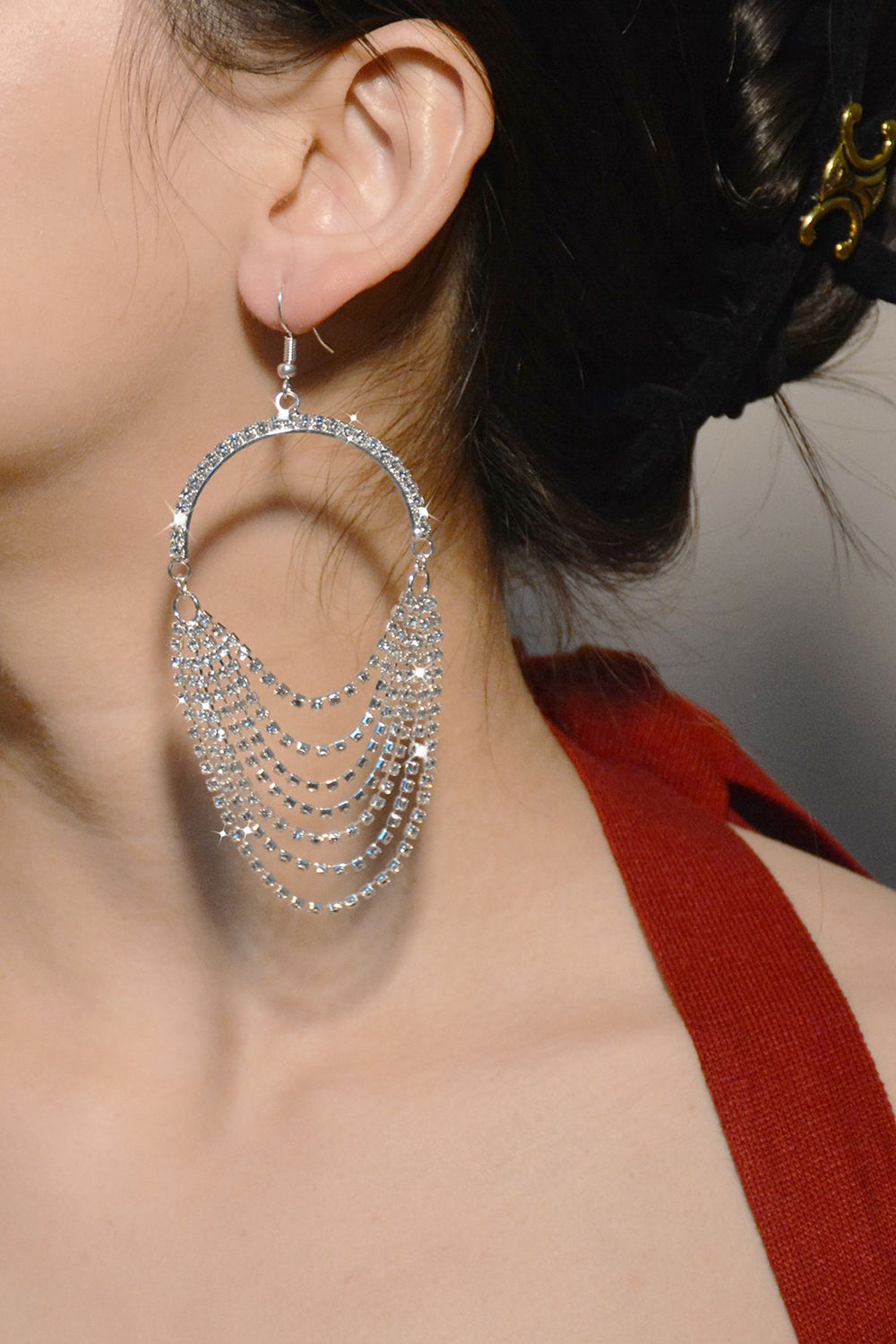 Błyszczące srebrne kolczyki owinięte Rhinestone