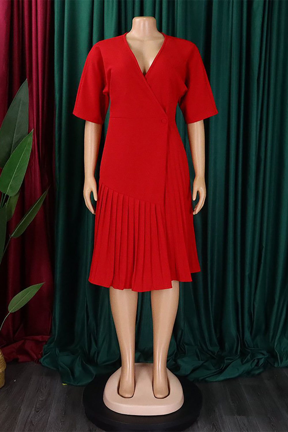 Czarna Sukienka Midi Midi Z Dekoltem W Serek Z Krótkim Rękawem