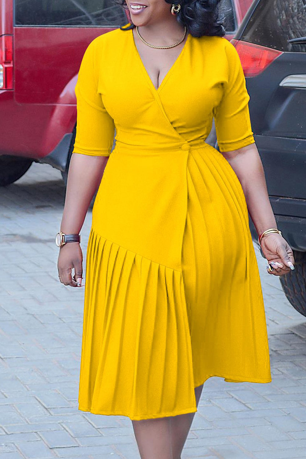 Czarna Sukienka Midi Midi Z Dekoltem W Serek Z Krótkim Rękawem