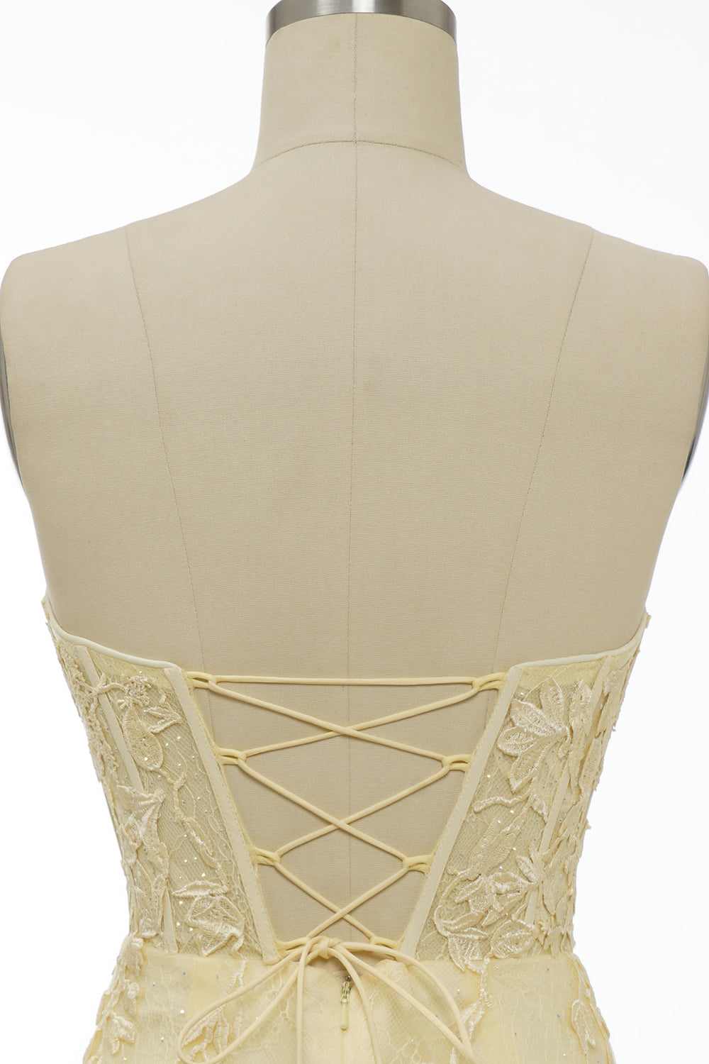 Obcisła różowa krótka sukienka Homecoming z aplikacjami