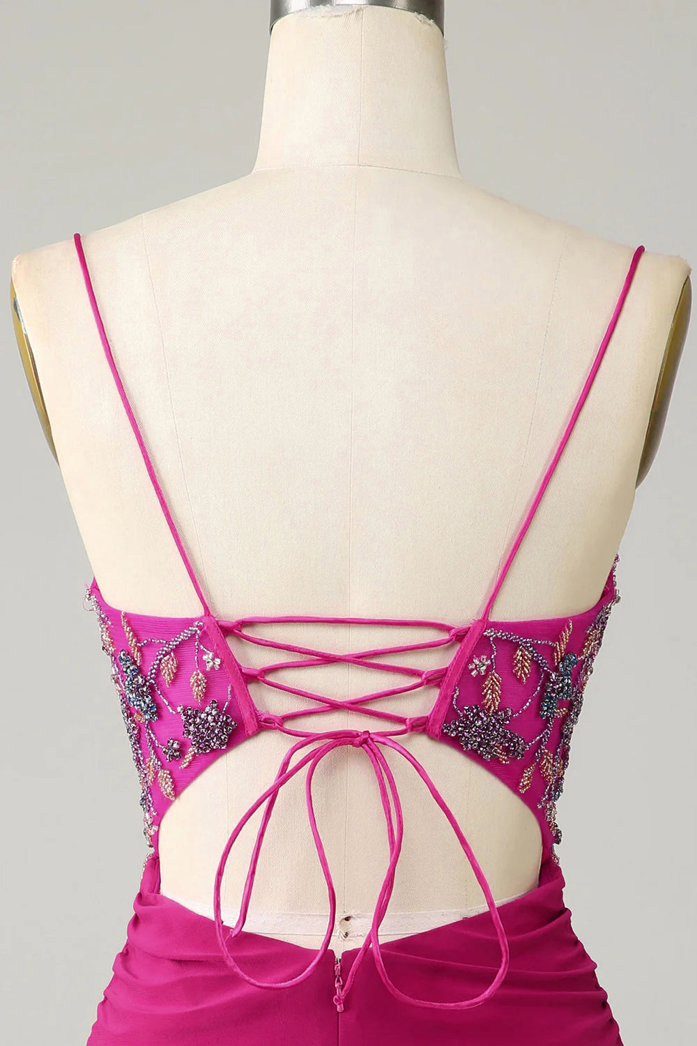 Stylowe paski Bodycon Spaghetti Fuchsia Krótka sukienka Homecoming z koralikami