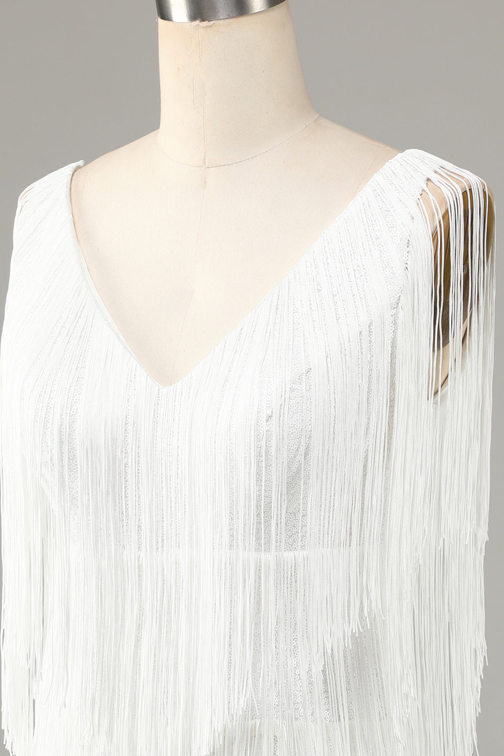 Ładna sukienka z dekoltem w serek z krzyżem mini z frędzlami