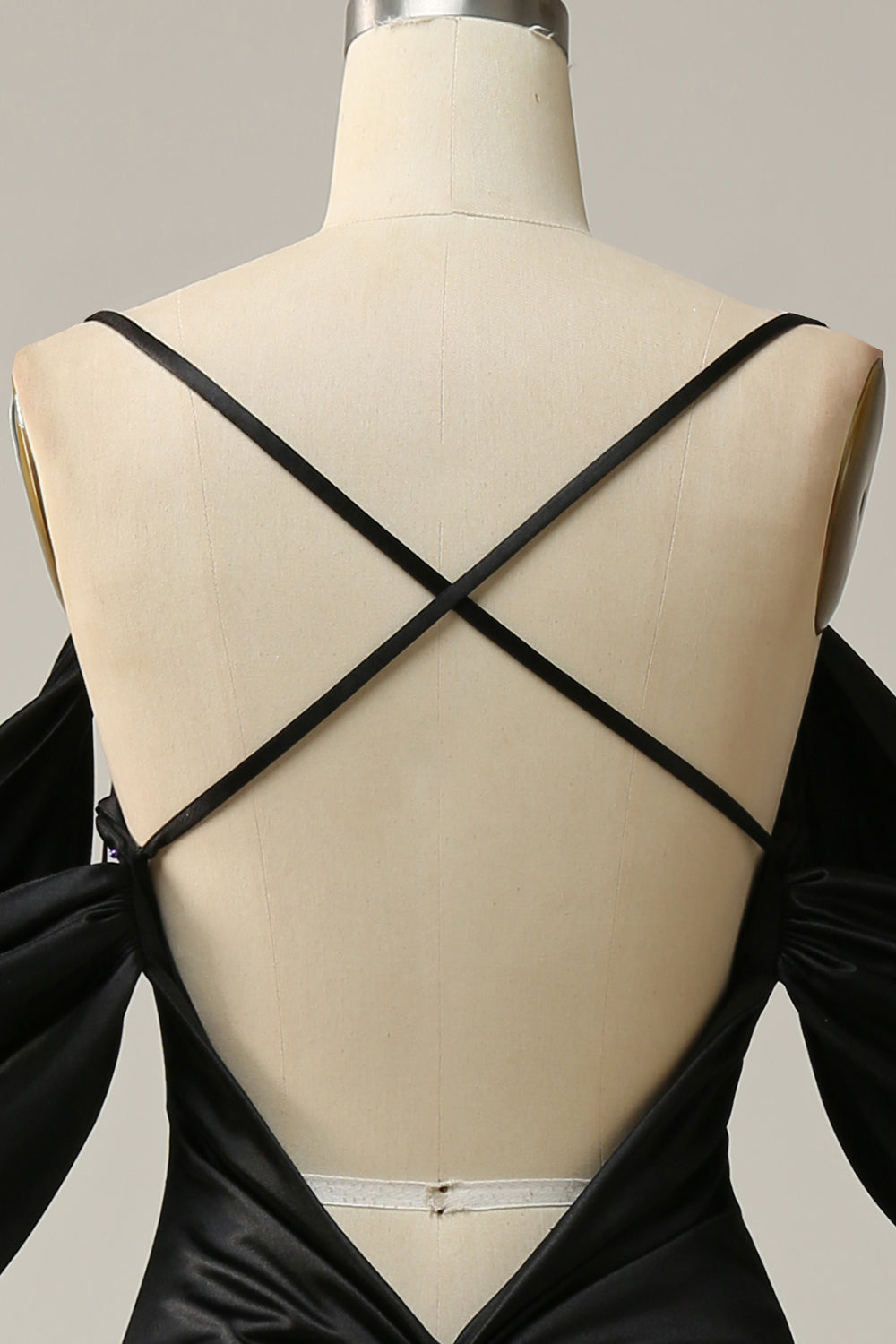 Syrena Z Ramienia Czarna Otwarta Z Tyłu Długa Sukienka Na Studniówkę