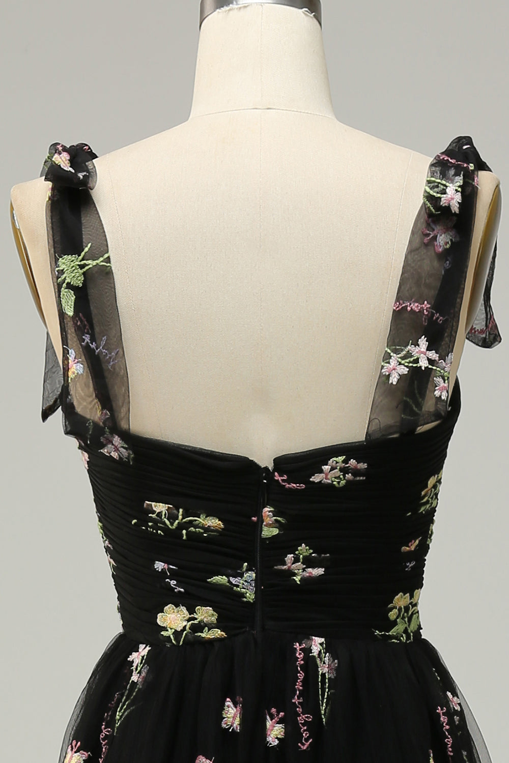 Czarna Tiulowa Długa Sukienka Na Studniówkę z Haftem