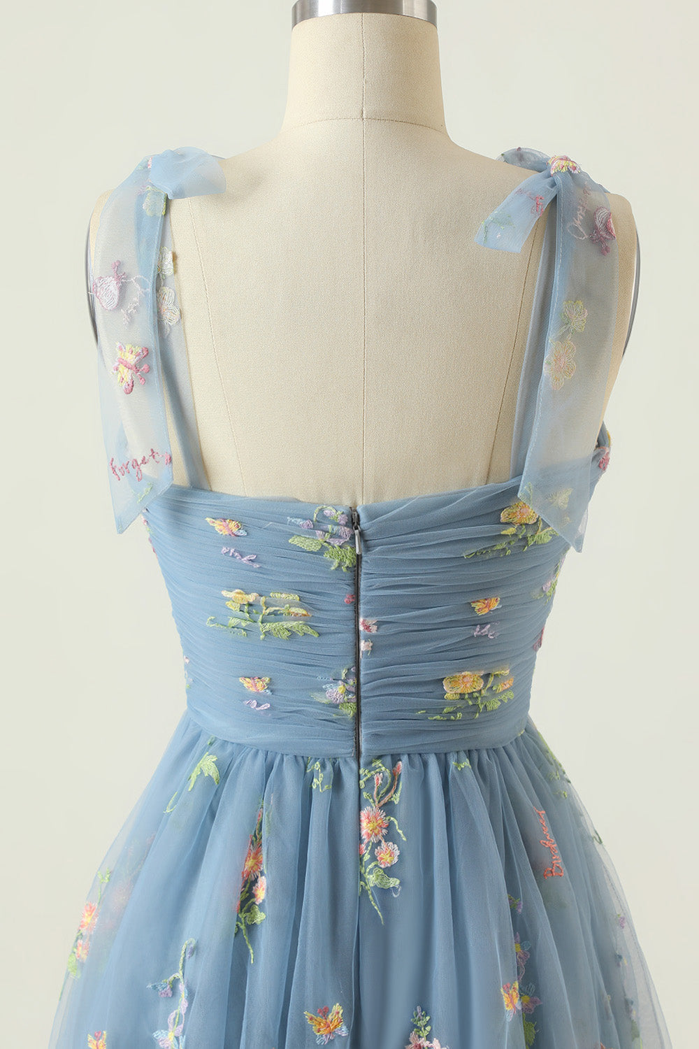 Szaroniebieska Długa Sukienka Na Studniówkę z Haftem