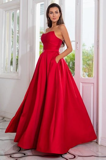 Czerwona długa sukienka na studniówkę z rozdwojonym przodem bez ramiączek