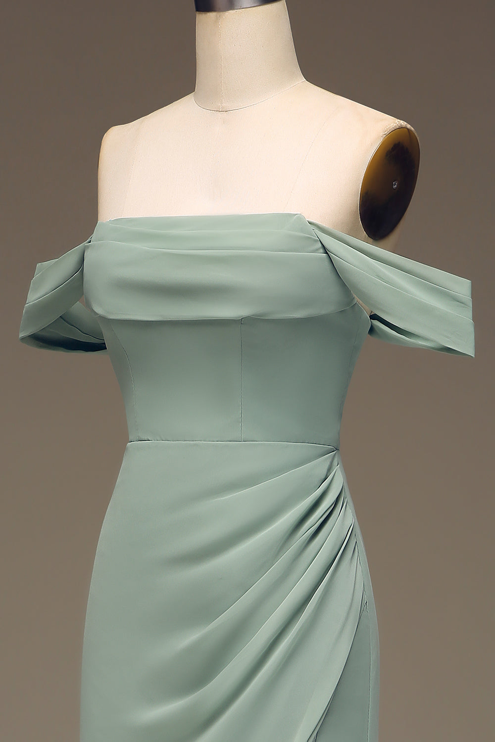 Zielone Satynowe Sukienki Dla Druhny z Odkrytymi Ramionami