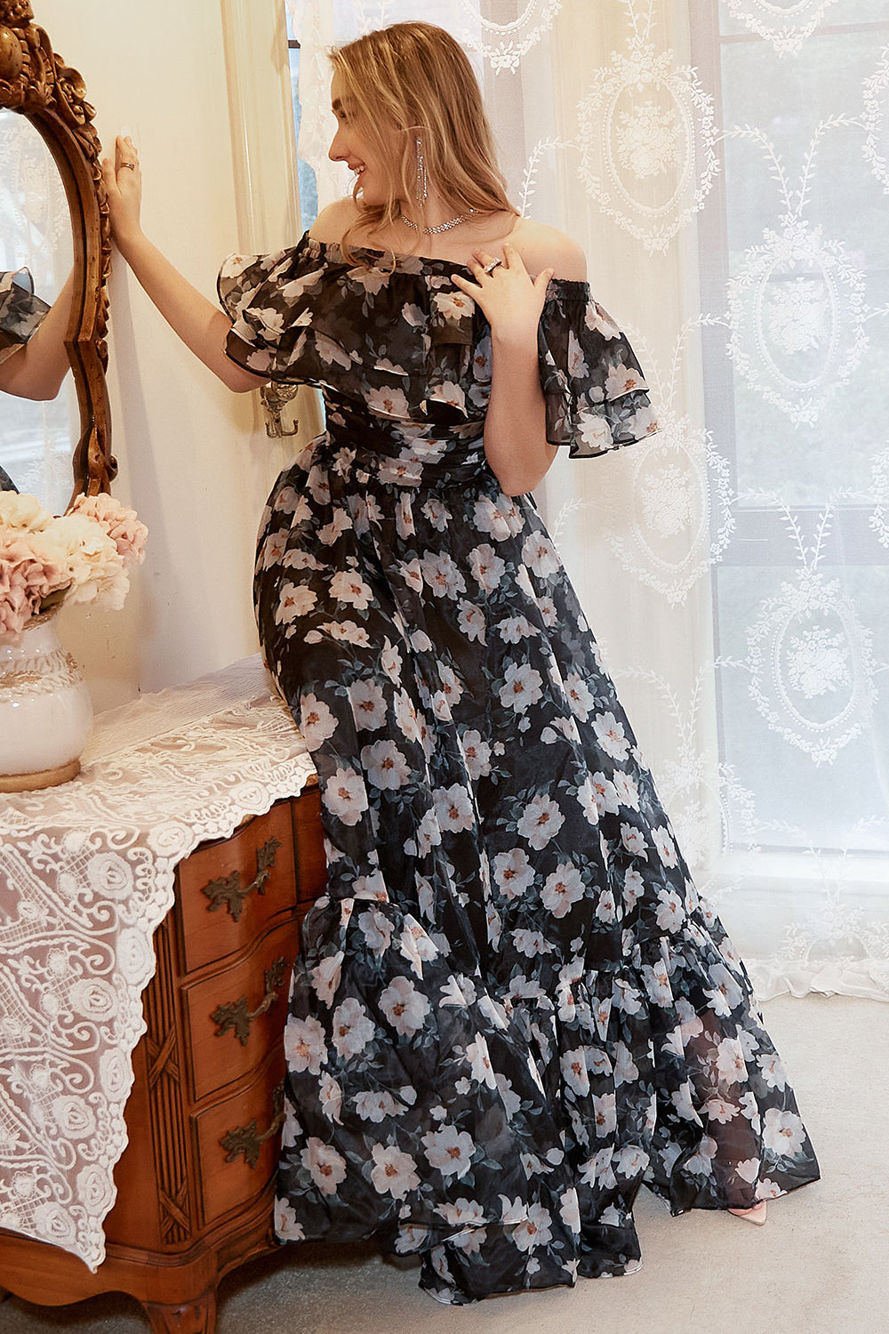 Czarna Plus Size Kwiatowy Nadruk Sukienka Na Studniówkę Z Odkrytymi Ramionami