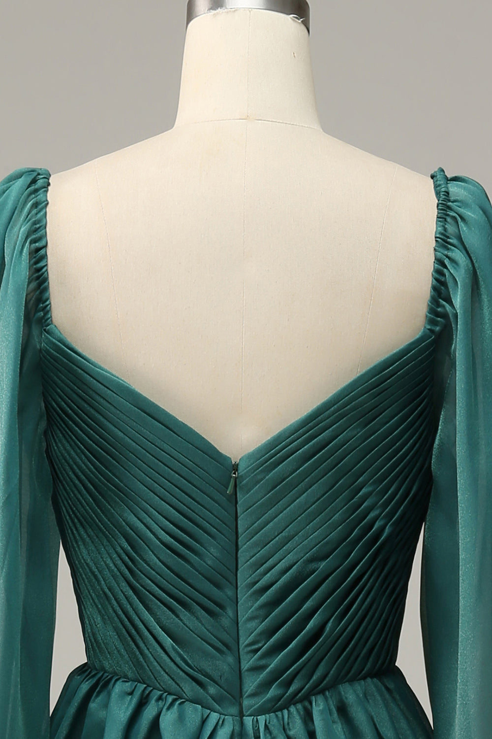 Zielona Sukienki Na Studniówke Z Odkrytymi Ramionami Z Dlugim Rekawem