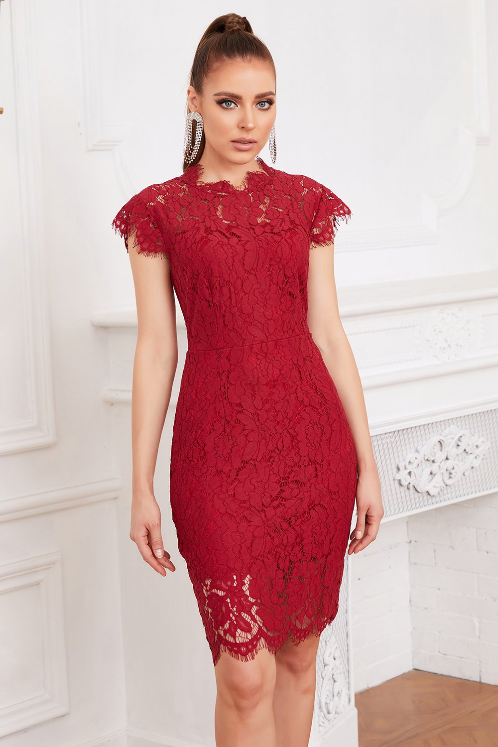 Czerwona koronkowa sukienka Bodycon
