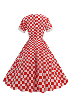 Sukienka w czerwoną kratę w stylu vintage z lat 1950. z krótkimi rękawami