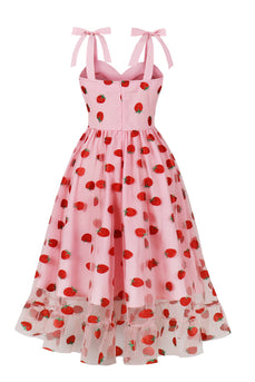 Różowa sukienka w stylu A Pin Up Vintage z nadrukiem truskawkowym