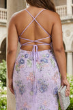 Różowa sukienka na bal w kwiaty z cekinami plus size z długą koronką na plecach
