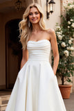 Bez ramiączek A Line Ivory Satin Ruched Suknia Ślubna